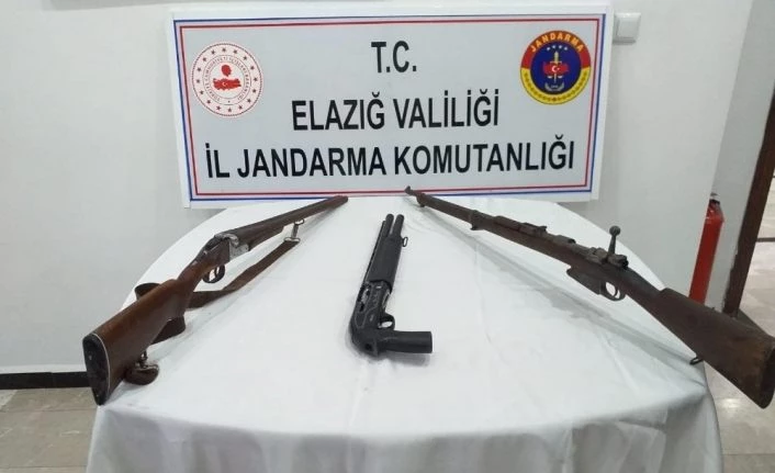 Elazığ’da jandarma, biri keskin nişancı tüfeği 3 silah ele geçirdi
