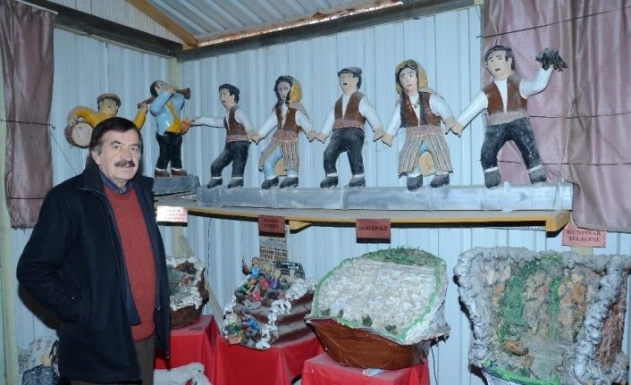 Emekli öğretmene maket yapımı enografik sanatçı kartı