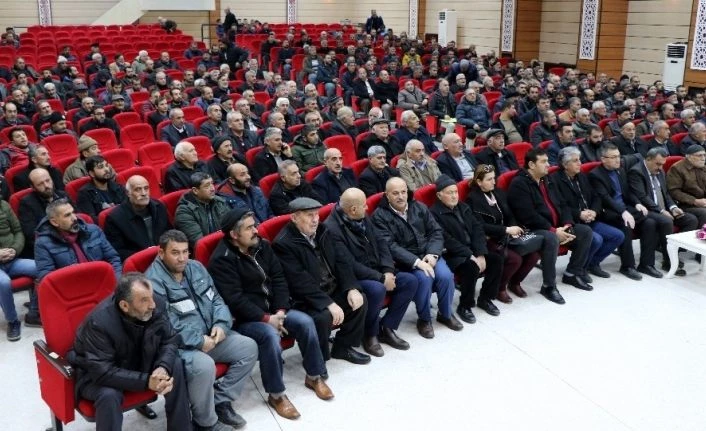 Erzincan çiftçisi 2020 yılında uygulanması planlanan sulama suyu zammına tepki gösterdi