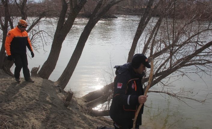 Erzincan’da 37 gündür kayıp adamın bulunması için kadavra köpekleri de arama çalışmasına katıldı