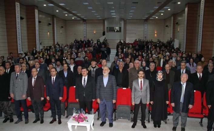 Erzincan’da “Bürokrat Kürsüsü Şiir Şöleni” programı düzenlendi