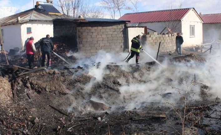 Erzincan’da örtü yangını