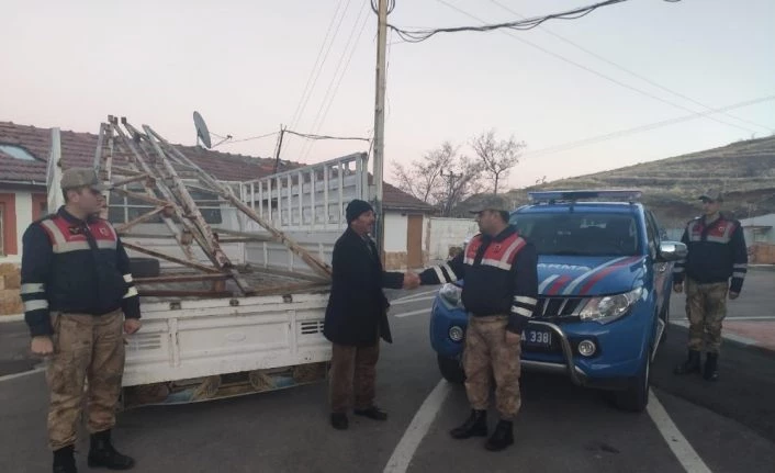 Evi için aldığı demir çatı makası çalındı, şüpheliyi JASAT yakaladı