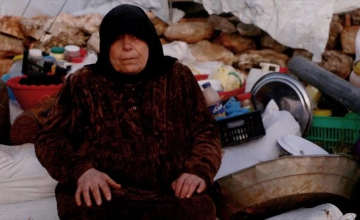 Evsiz kalan İdlibli anneanne 