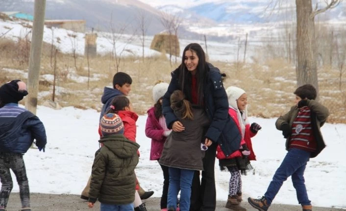 Gündüzleri öğretmen, akşamları öğrenci