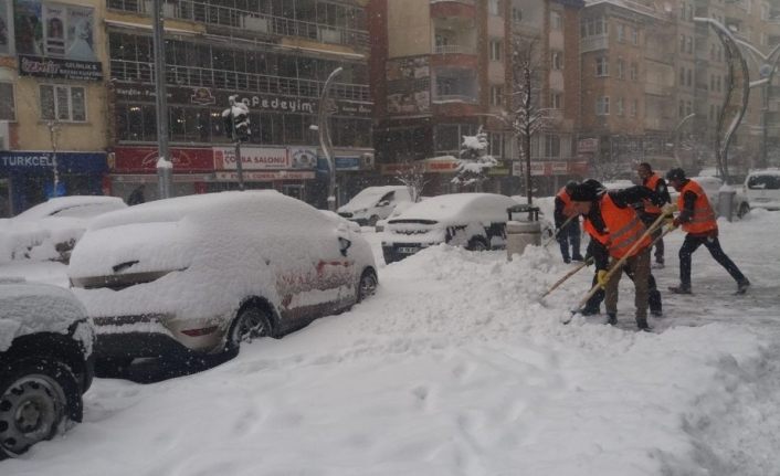 Hakkari’de kar esareti