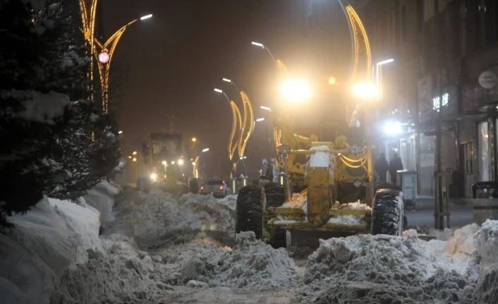Hakkari’de karla mücadele çalışması