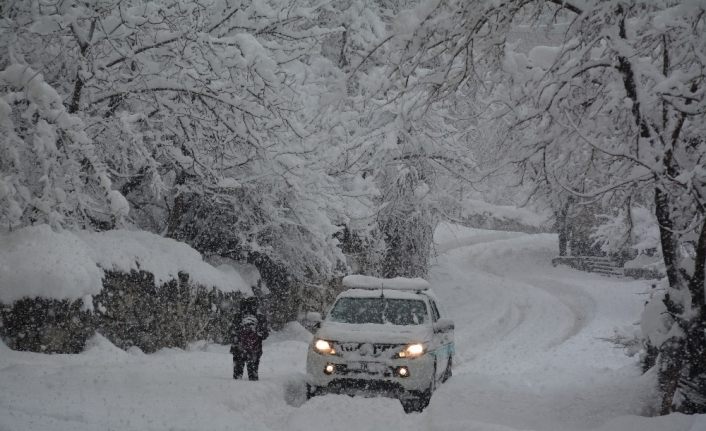 Hakkari’de köy ve mezra yolları yeniden ulaşıma açıldı