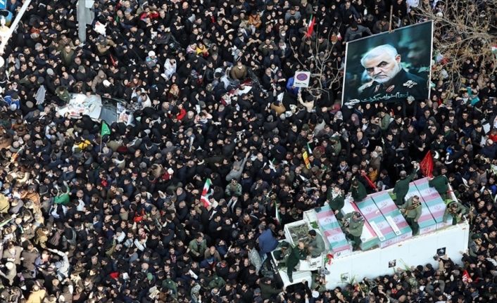 İran’ın başkenti Tahran’da Süleymani için cenaze töreni düzenlendi