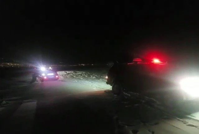 Kar ve tipide mahsur kalan araçlar macera offroad ekibi kurtardı