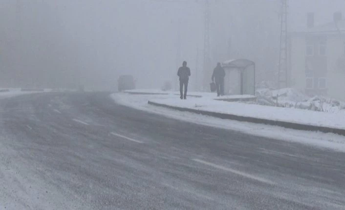 Kars’ta sisten bazı uçak seferleri iptal oldu