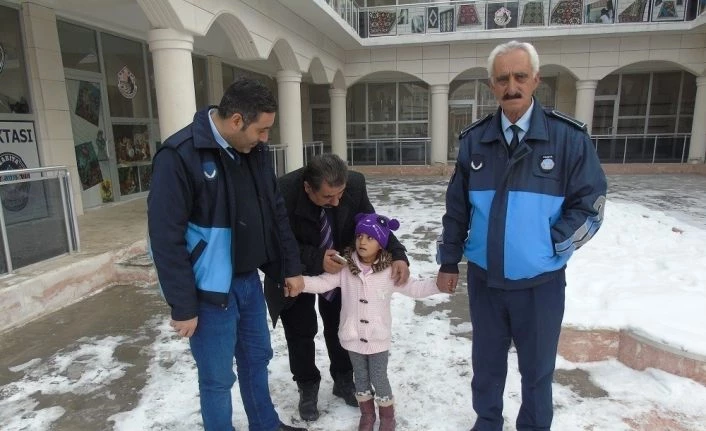 Van Baskale'de kayıp kız çocuğunu zabıta ekibi buldu