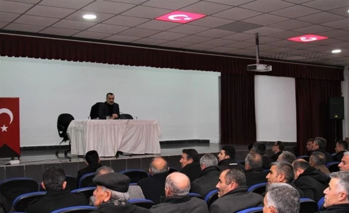 Özalp Kaymakamı Çelik, muhtarlarla bir araya geldi