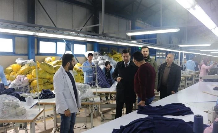 Kaymakam Köleoğolu, tekstil fabrikasını ziyaret etti