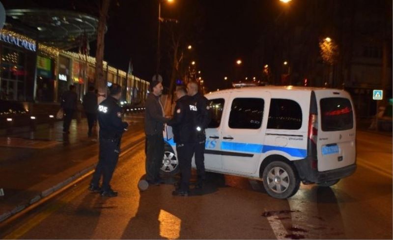 Malatya’da gasp etmek istedikleri şahsı bıçakla yaraladılar