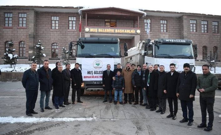 Muş Belediyesi deprem bölgesine 2 kamyon daha yardım malzemesi gönderdi