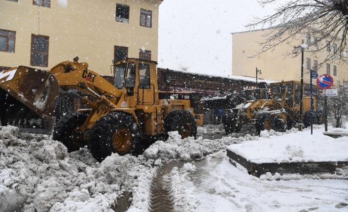 Muş Belediyesi karla mücadele ekipleri sahaya indi