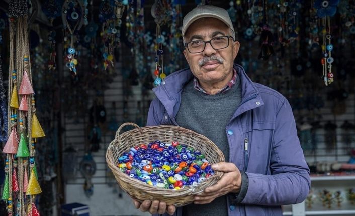 Nazar boncuğunun ödüllü ustası: Mahmut Sür