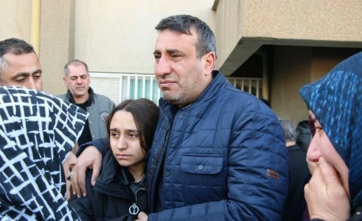 (Özel) Elini tutamadığı için oğlu ölen baba kızının elini bırakmadı