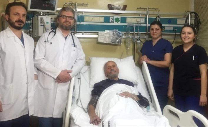 Sağ kalp kapak yetersizliği olan hastaya Türkiye