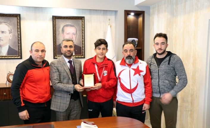 Şampiyon Vanlı boksörden Edremit Belediye Başkanı Say’a teşekkür ziyareti