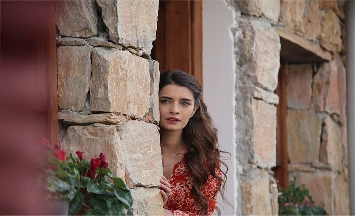 Sefirin Kızı'nın Menekşe'si Tülin Yazkan: Bitmemiş hikayeler hayatınızı etkileyebiliyor