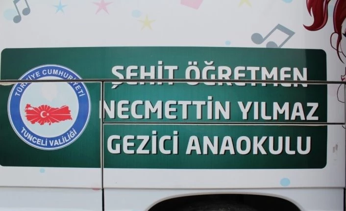 Şehit öğretmen adına yapılan gezici okul, depremzede çocuklar için görevde