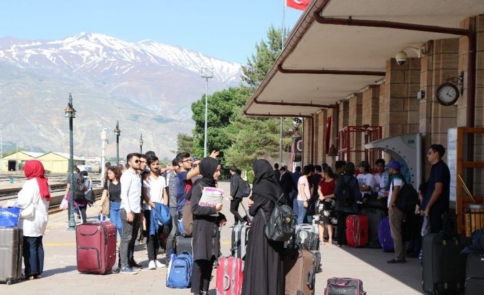 Seyahate çıkanlar en çok arkadaş, akraba evinde kaldı