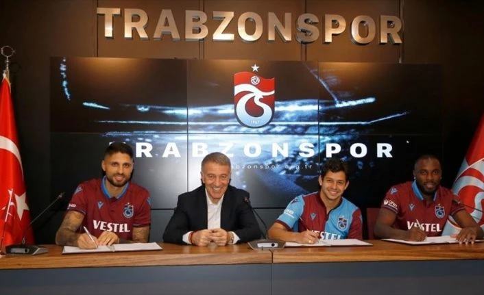 Trabzonspor yeni transferleri için imza töreni düzenledi