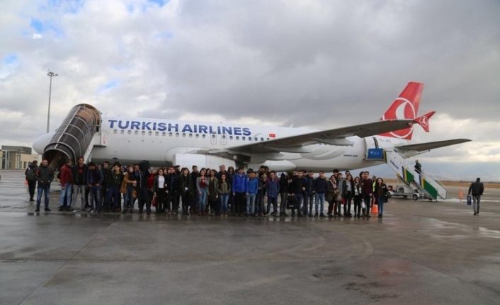 Tunceli’den 600 öğrenci uçakla İstanbul’a gönderilecek