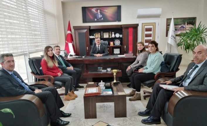 Türkiye üçüncüsü olan Özalplı öğretmenlere başarı belgesi