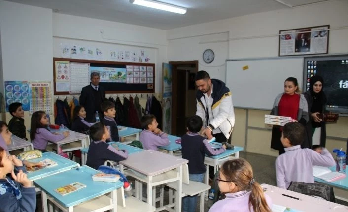 Üniversite öğrencilerinden köy okuluna ‘zeka oyunları’ projesi