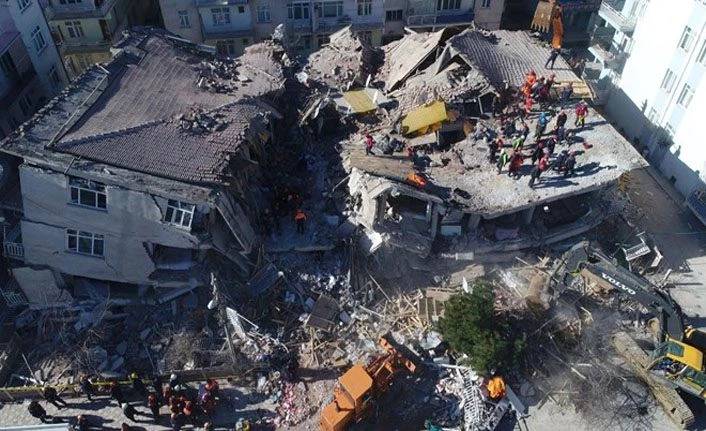 Uzmanlar uyarıyor: Deprem üfürükçüleri bilgi kirliliği oluşturuyor