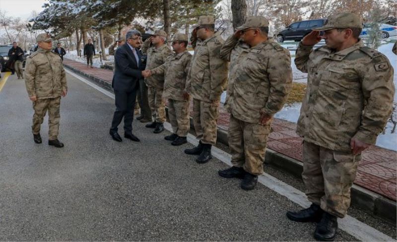 Van Valisi Bilmez, Jandarma Asayiş Kolordu Komutanı Hacı İlbaş'a taziye ziyaretinde bulundu