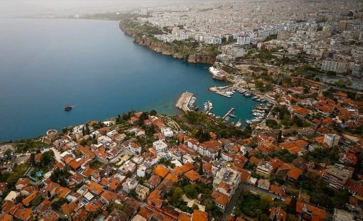 Yabancılar geçen yıl en çok İstanbul ve Antalya