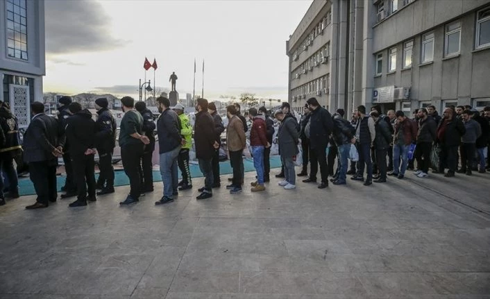 Yaptıkları işkencelerin videosunu çektikleri iddiasıyla gözaltına alınan 22 şüpheli adliyede