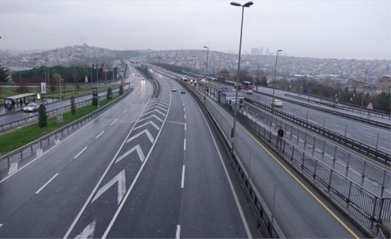 Yılın ilk günü İstanbul’da yollar boş kaldı