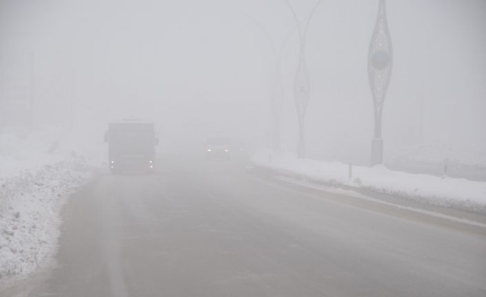 Yüksekova’da sis hayatı olumsuz etkiliyor