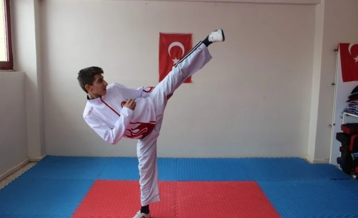 17 yaşındaki Milli tekvandocunun hedefi Dünya şampiyonluğu