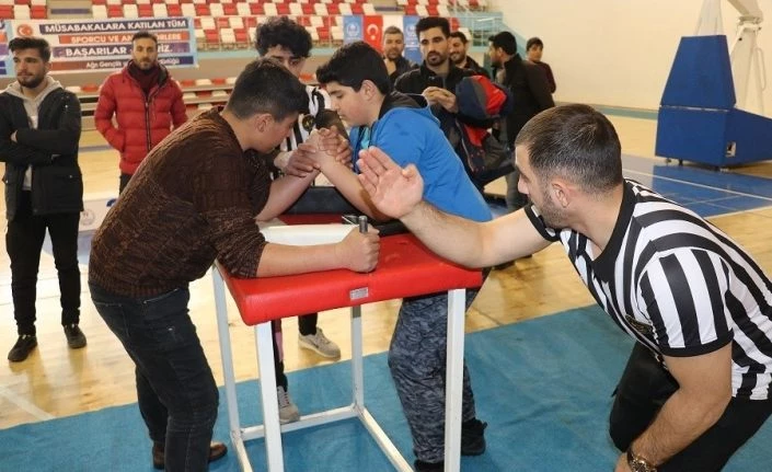 Ağrı’da Bilek Güreşi Müsabakaları yapıldı