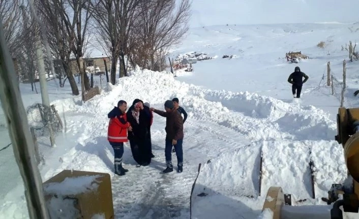 Ahlat’ta 5 kişilik aile karbonmonoksit gazından zehirlendi