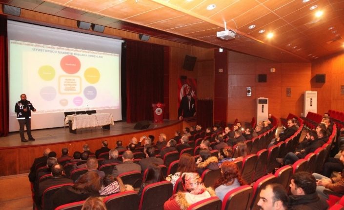 Ahlat’ta ‘bağımlılıkla mücadele’ konferansı