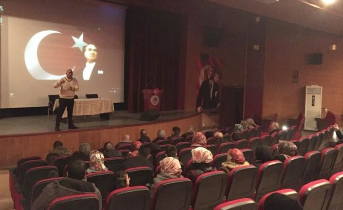 Ahlat’ta “Çocuğun Okul Başarısında Ailenin Rolü” konferansı