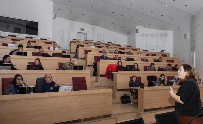 Akademisyenlere veri tabanları hakkında eğitim verildi