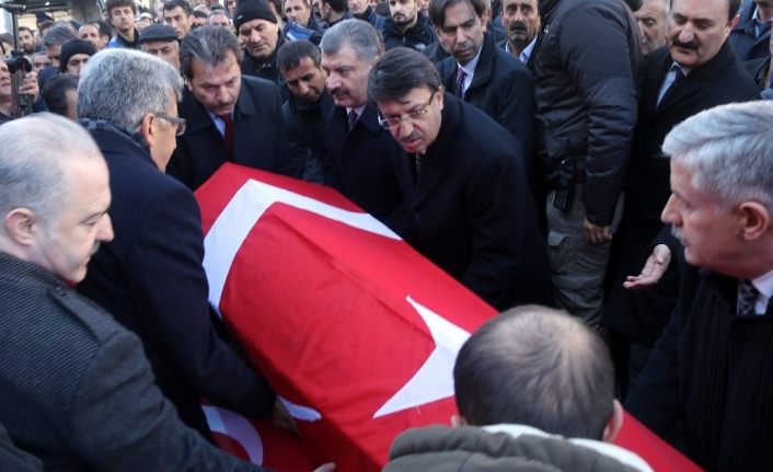 Bakan Koca Van'daki çığ faciasında hayatını kaybedenlerin cenaze törenine katıldı