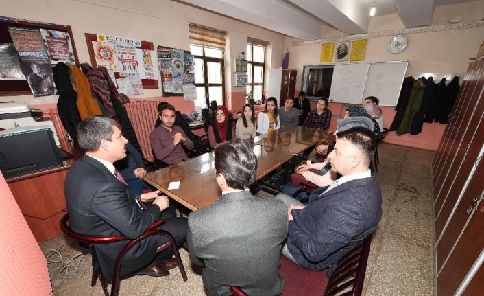 Başkan Asya, Cumhuriyet Ortaokulu’nu ziyaret etti