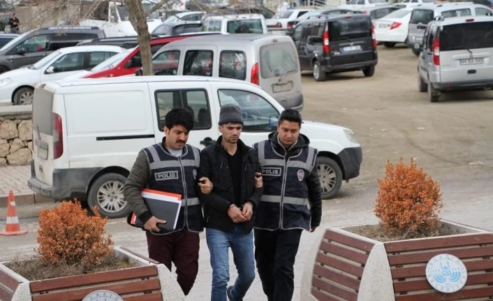 Bir evden iki kere hırsızlık yapan şüpheli, polis tarafından yakalandı