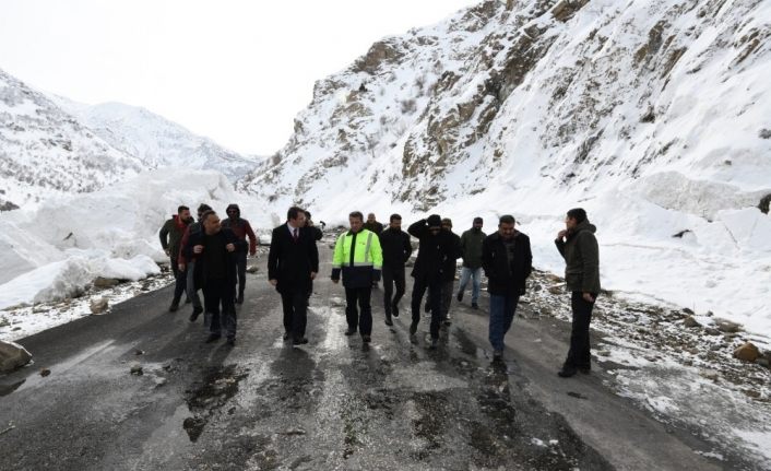 Çatak’ın dünya ile bağlantısı kesildi