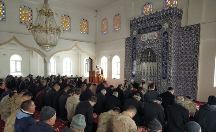 Van'daki çığ felaketinde hayatını kaybedenler için hatim ve mevlit okutuldu