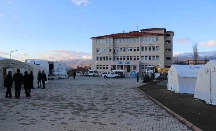 Deprem anını anlatan depremzedeler konteyner istedi